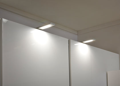 LI1001 SLS Quadra Cool White In Cabinet Light