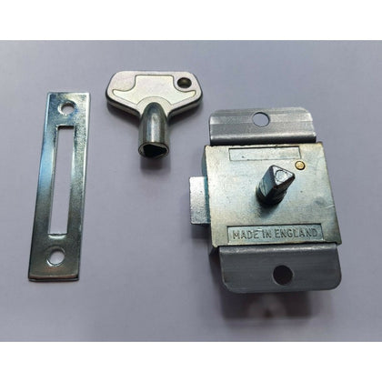 L&F 5524 BUDGET SLAM LOCK SET C/W TRIANGLE KEY AND STRIKER PLATE