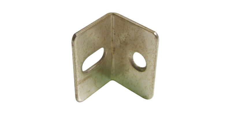 Angled Bracket w Horiz Slot St BZP