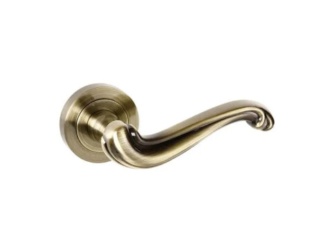 Old English Colchester Door Handle On Rose - Pair