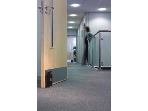 Dorgard Acoustic Fire Door Retainer Blk