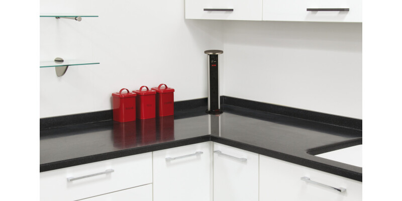 Powerdock Vert Std IP54 3x13A Blk/Alu